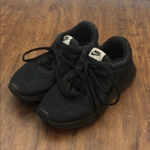 Black Nike Tanjun Shoes